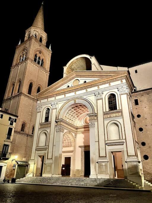 Apartment Under The Basilica Of Sant'Andrea Mantova Exterior photo