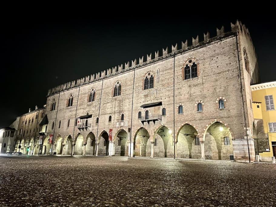 Apartment Under The Basilica Of Sant'Andrea Mantova Exterior photo