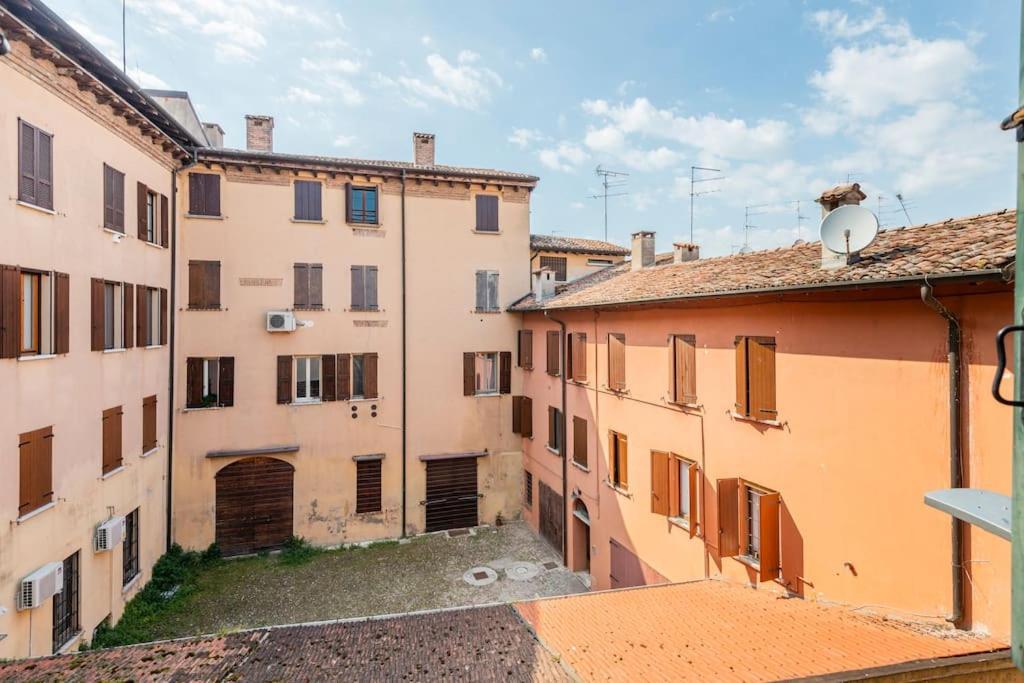 Apartment Under The Basilica Of Sant'Andrea Mantova Exterior photo