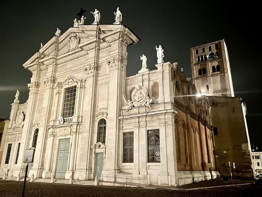 Apartment Under The Basilica Of Sant'Andrea Mantova Exterior photo